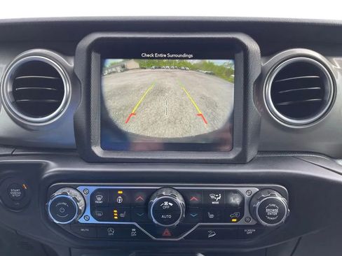 Used 2019 Jeep Wrangler Unlimited Sahara w/ Uconnect 4C Nav & Sound Group AWD/4WD image 27