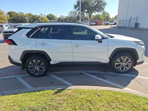 Used 2022 Toyota RAV4 Limited image 7