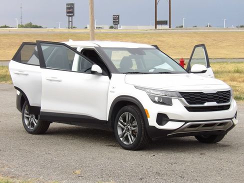 Used 2022 Kia Seltos LX AWD/4WD image 25