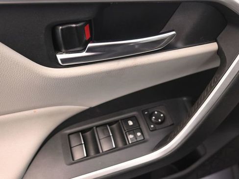 Used 2020 Toyota RAV4 XLE Premium image 14