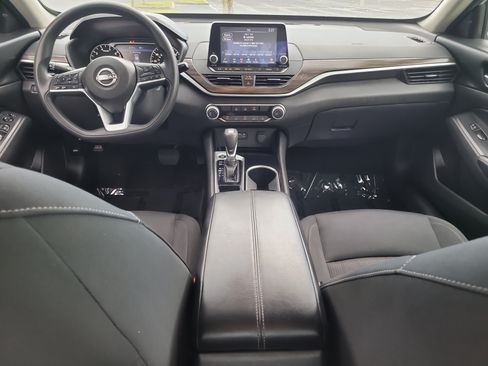 Used 2024 Nissan Altima 2.5 SV FWD image 14