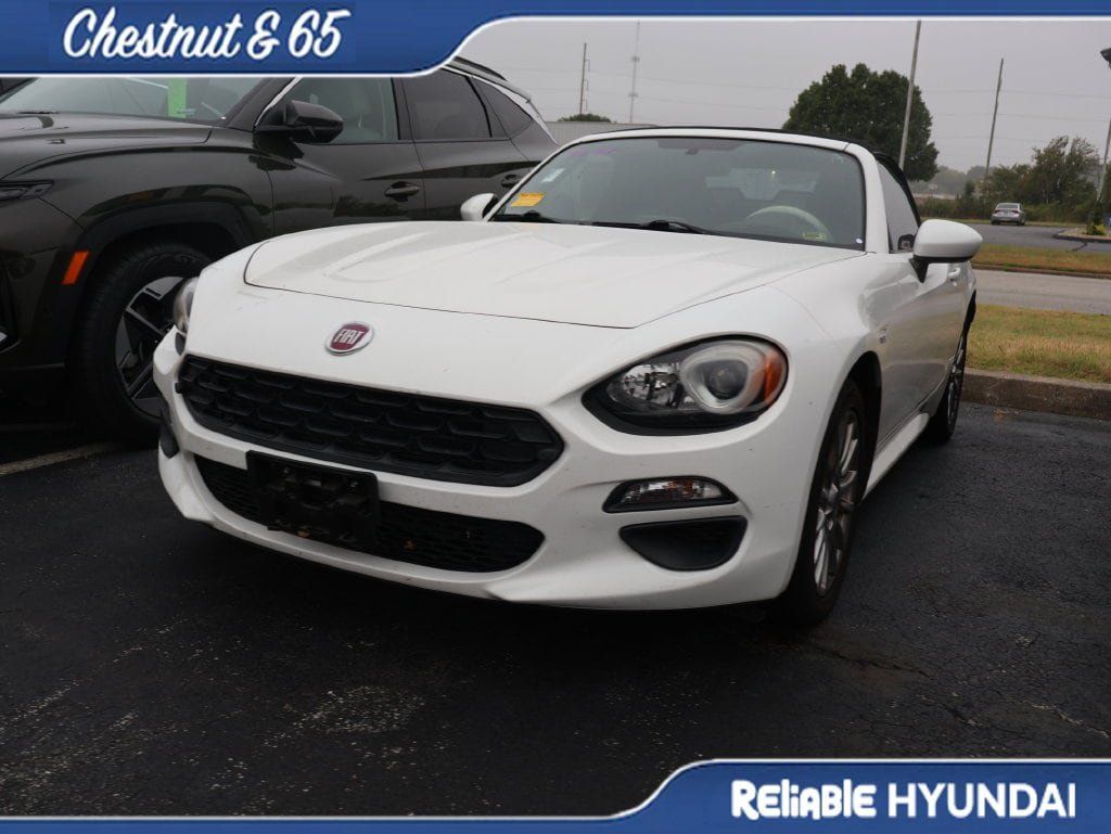 Used 2017 FIAT 124 Spider Classica RWD image 9
