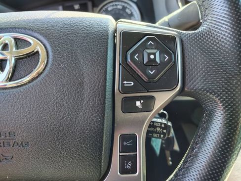 Used 2022 Toyota Tacoma SR5 AWD/4WD image 12