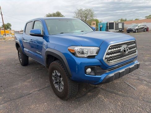 Used 2017 Toyota Tacoma TRD Off-Road AWD/4WD image 6