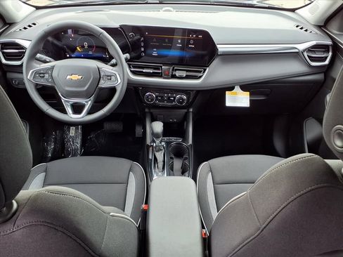 New 2026 Chevrolet TrailBlazer LT w/ Convenience Package FWD image 9