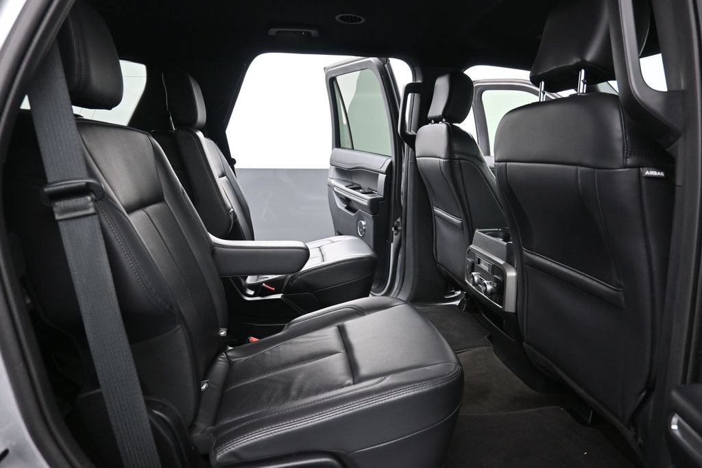 Used 2020 Ford Expedition XLT w/ Equipment Group 202A RWD image 6