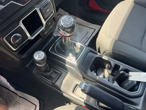 Used 2018 Jeep Wrangler Unlimited Sport AWD/4WD image 17