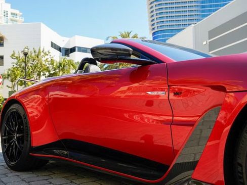 Used 2023 Aston Martin V12 Vantage Roadster image 37