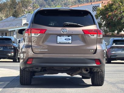 Used 2018 Toyota Highlander Plus w/ Carpet Mat Package (TMS)