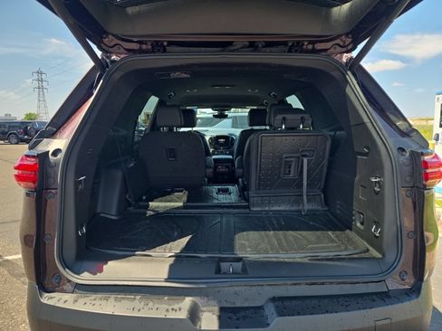Used 2023 Chevrolet Traverse LT w/ LT Premium Package AWD/4WD image 13