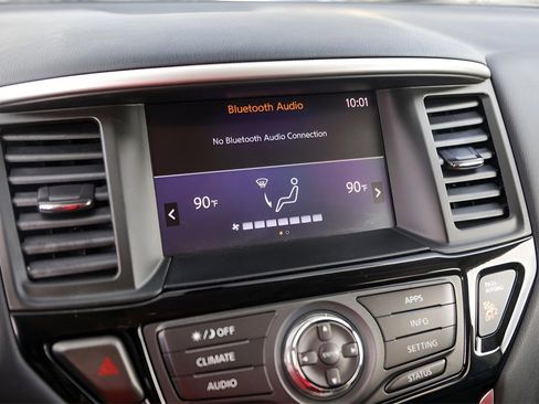 Used 2020 Nissan Pathfinder SV image 19