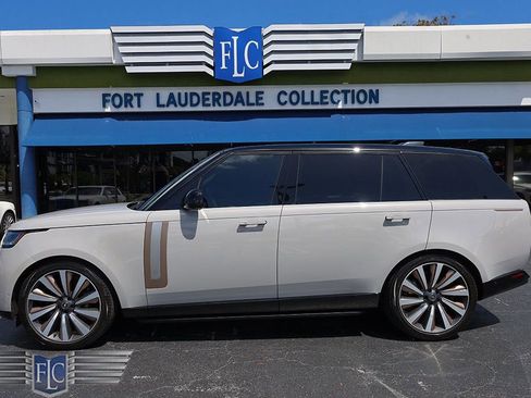 Used 2024 Land Rover Range Rover SV image 3