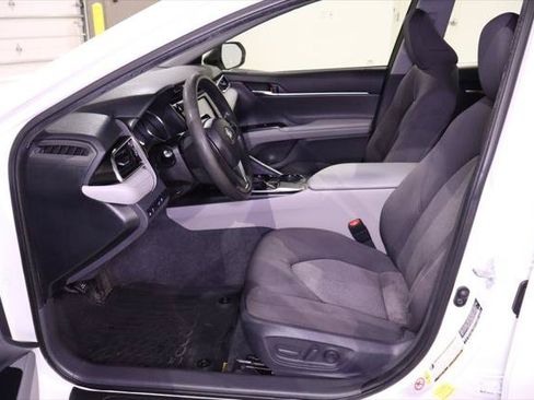Used 2018 Toyota Camry LE FWD image 25