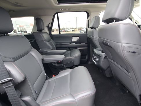 Used 2025 Ford Expedition Active image 7