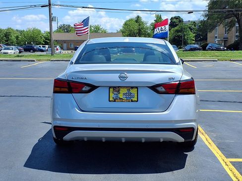 Used 2024 Nissan Altima 2.5 SV FWD image 19