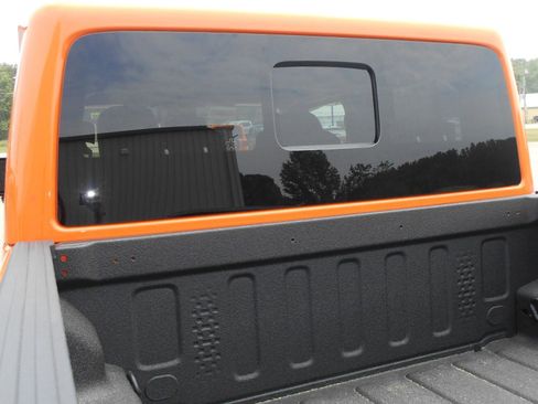 New 2025 Jeep Gladiator Sport image 29