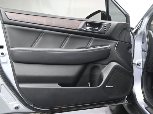 Used 2019 Subaru Outback 3.6R Limited image 11