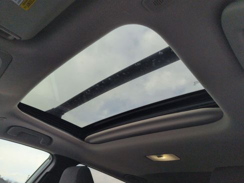 Used 2023 Toyota Corolla Cross LE w/ Moonroof Package image 19