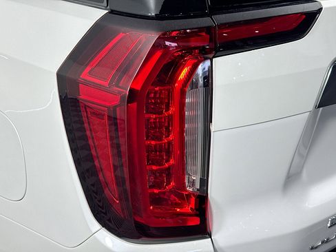 Used 2021 GMC Yukon AT4 image 35