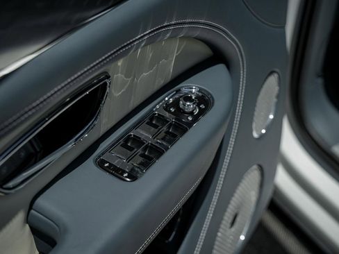 New 2025 Bentley Bentayga image 32