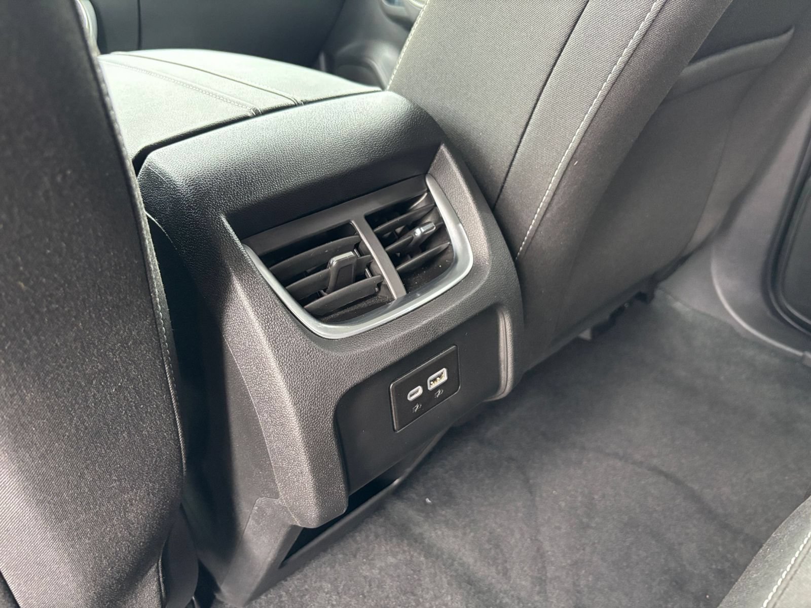Used 2025 Chevrolet Blazer LT FWD image 24