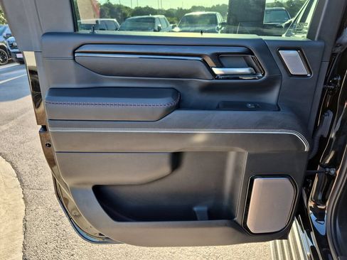 Used 2025 GMC Sierra 2500 AT4X AWD/4WD image 36