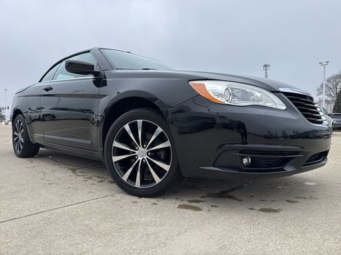 Used 2011 Chrysler 200 S image 2