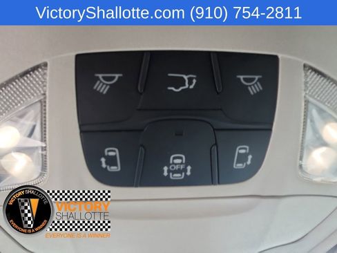 Certified 2024 Chrysler Pacifica Touring-L FWD image 36