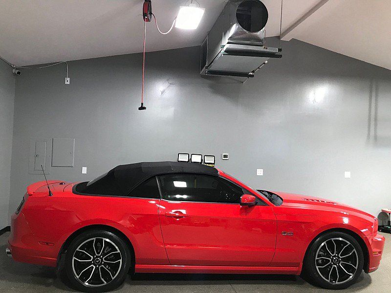 Used 2013 Ford Mustang GT Premium RWD image 4
