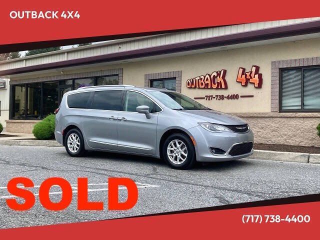Used 2020 Chrysler Pacifica Touring-L FWD image 1