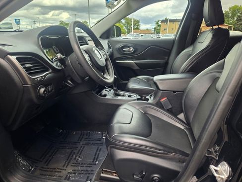 Used 2020 Jeep Cherokee Latitude Plus image 20