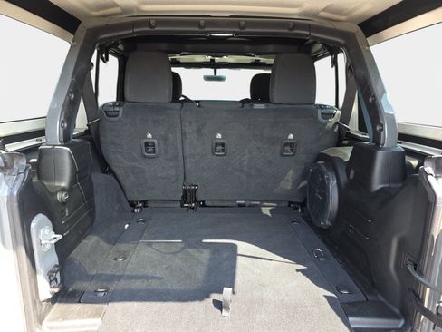 Used 2022 Jeep Wrangler Unlimited Sahara w/ Cold Weather Group AWD/4WD image 10