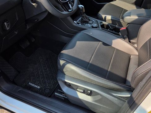 Used 2021 Volkswagen Tiguan SE w/ Panoramic Sunroof Package image 20