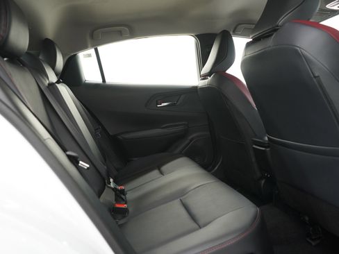 Used 2025 Toyota Prius Plug-In Hybrid image 11