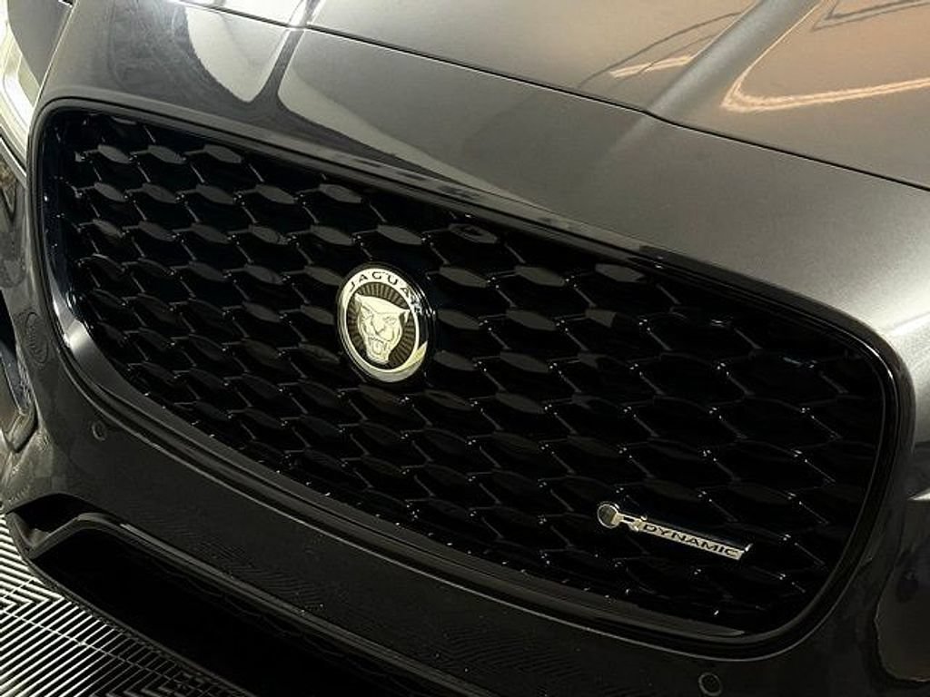 Certified 2024 Jaguar XF R-Dynamic SE AWD/4WD image 12