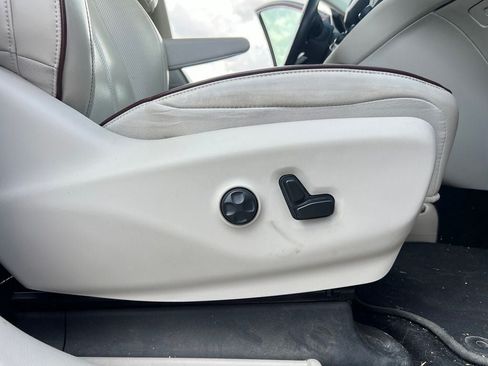 Used 2017 Chrysler Pacifica Limited w/ Advanced Safetytec Group FWD image 22