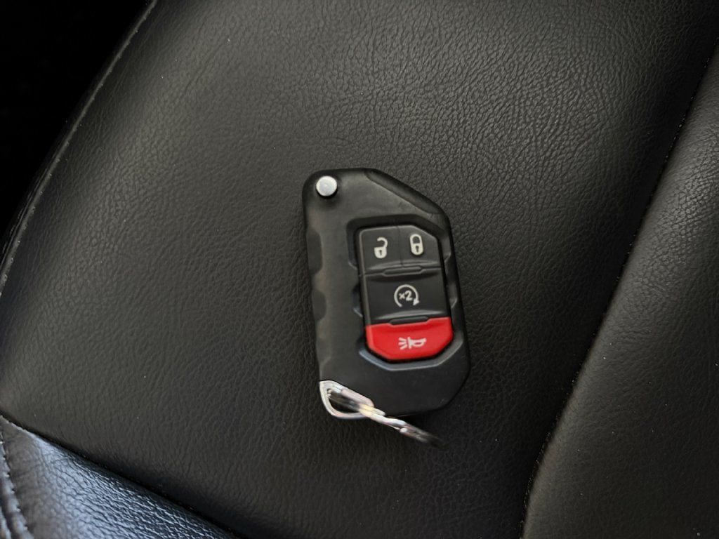 Used 2020 Jeep Wrangler Unlimited Sahara AWD/4WD image 33