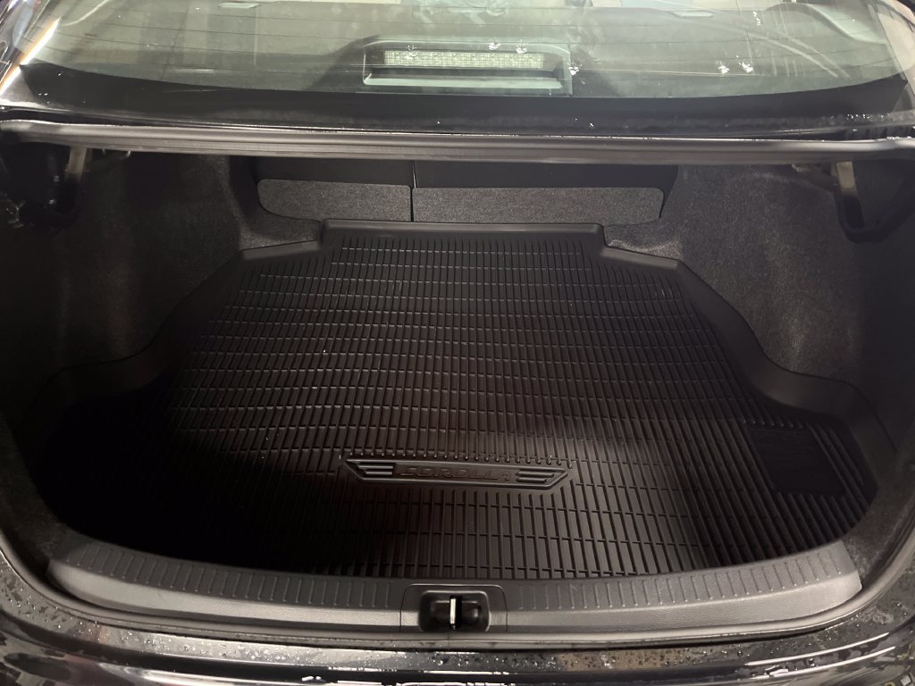 Used 2025 Toyota Corolla SE w/ Convenience Package FWD image 24
