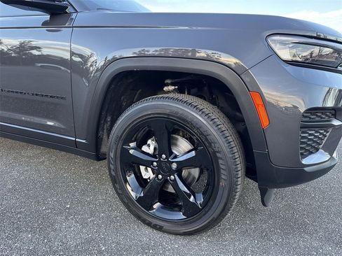 New 2025 Jeep Grand Cherokee Altitude image 10