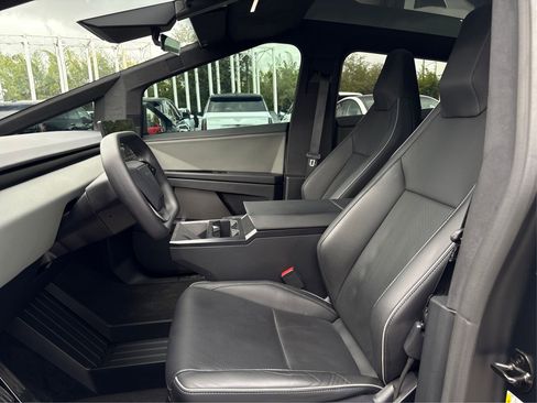 Used 2025 Tesla Cybertruck AWD Crew Cab image 9