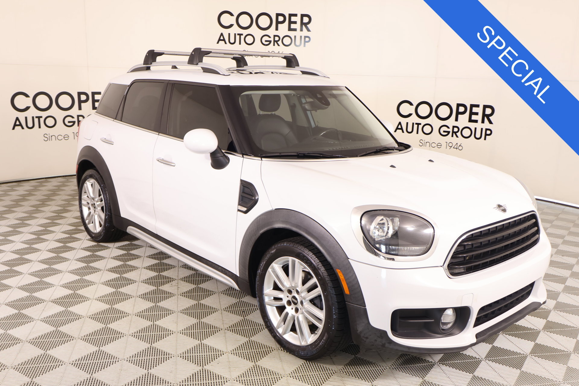 Used 2019 MINI Cooper Countryman FWD image 1