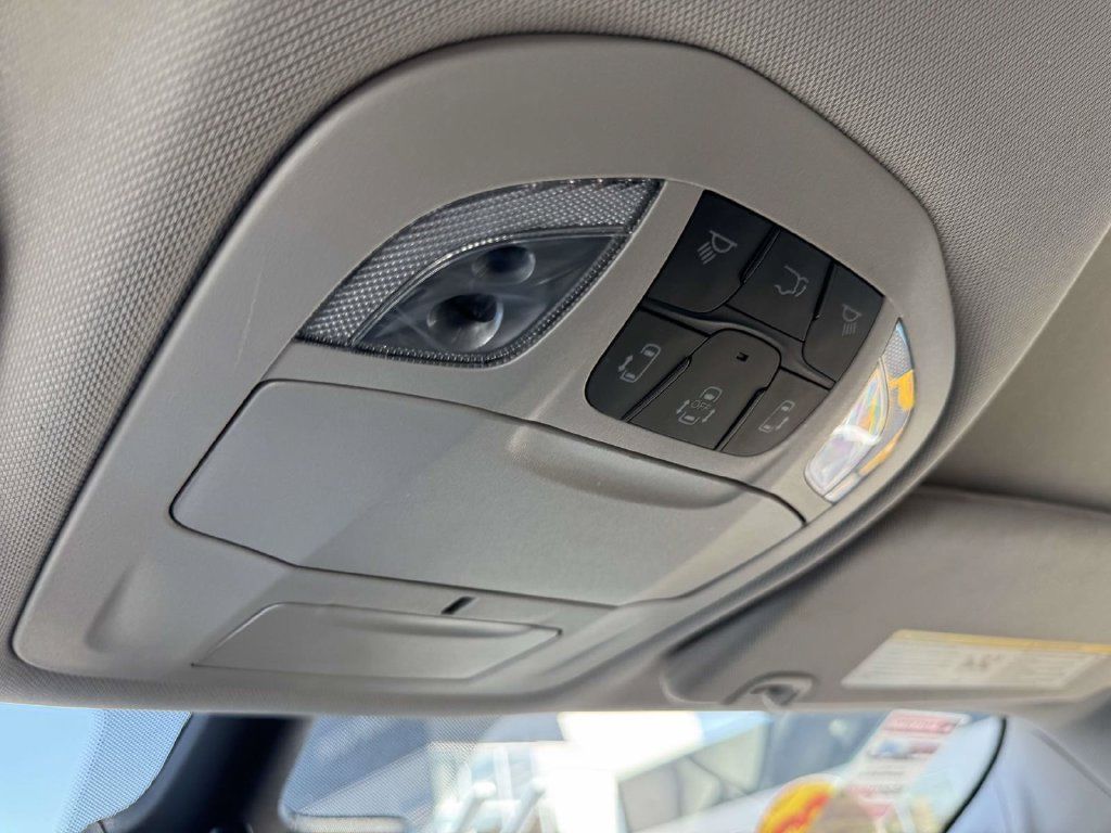 Used 2023 Chrysler Pacifica Touring-L FWD image 33