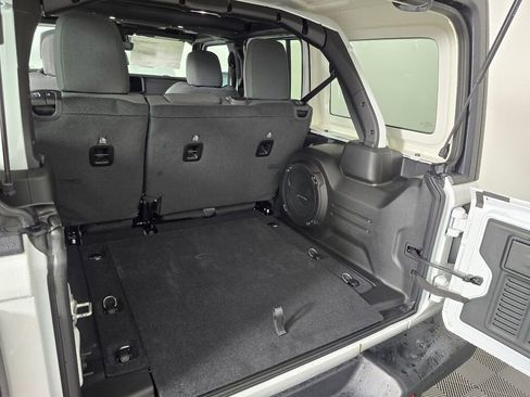 New 2026 Jeep Wrangler Unlimited Rubicon w/ Steel Bumper Group image 15