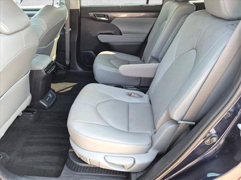 Used 2021 Toyota Highlander Platinum AWD/4WD image 23