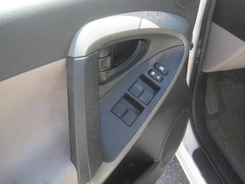 Used 2009 Toyota RAV4 2WD w/ Base L4 Extra Value Pkg image 17