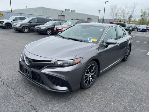 Used 2024 Toyota Camry SE w/ Cold Weather Package AWD/4WD image 3