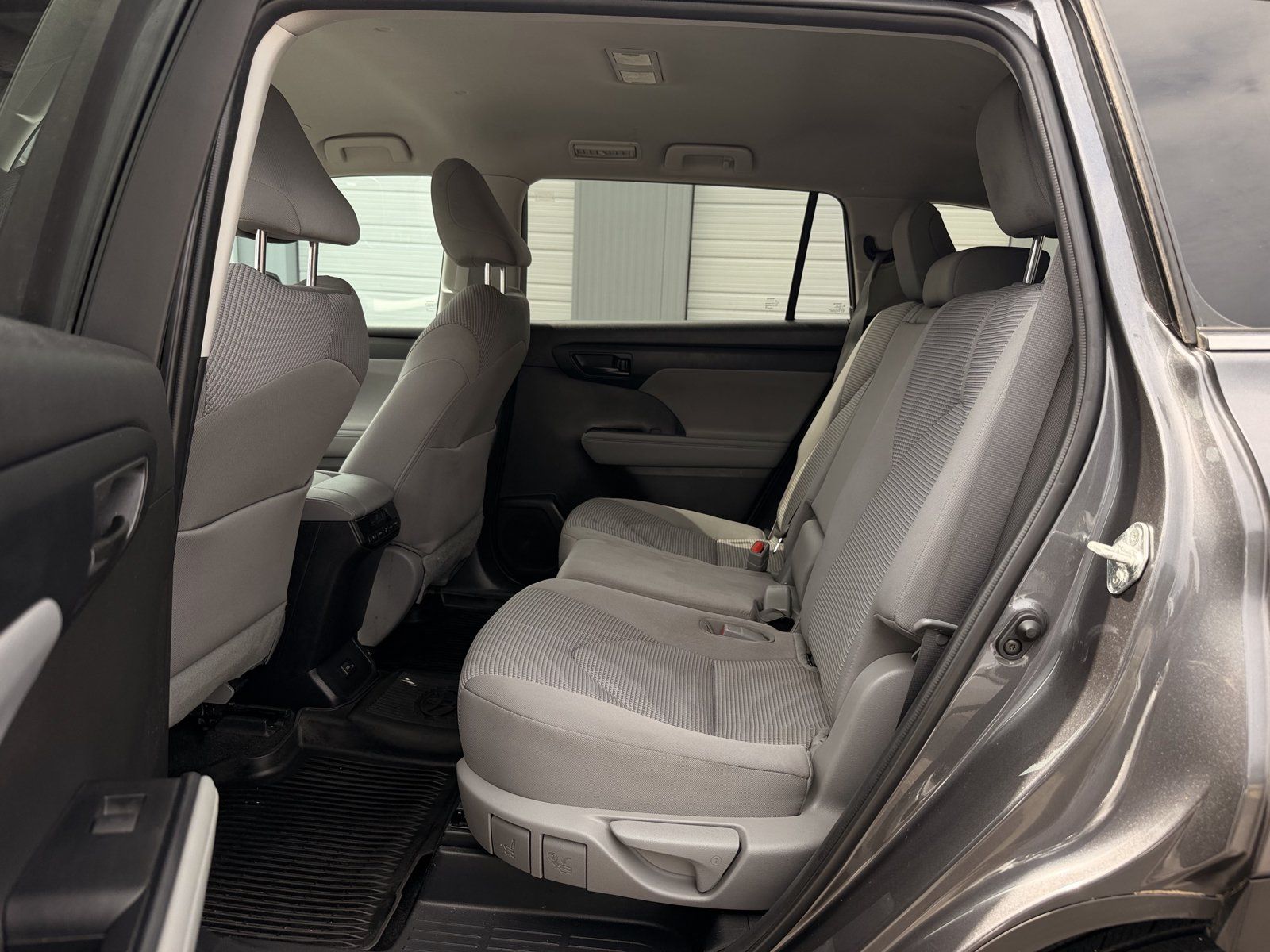 Used 2023 Toyota Highlander L AWD/4WD image 28