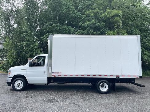 Used 2026 Ford E-350 and Econoline 350 Super Duty w/ Interior Upgrade Package RWD image 5