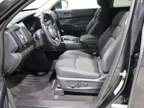 Used 2024 Nissan Pathfinder S AWD/4WD image 11