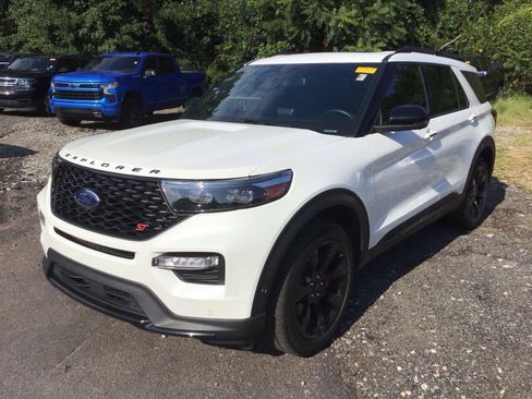 Used 2022 Ford Explorer ST w/ Equipment Group 401A AWD/4WD image 2
